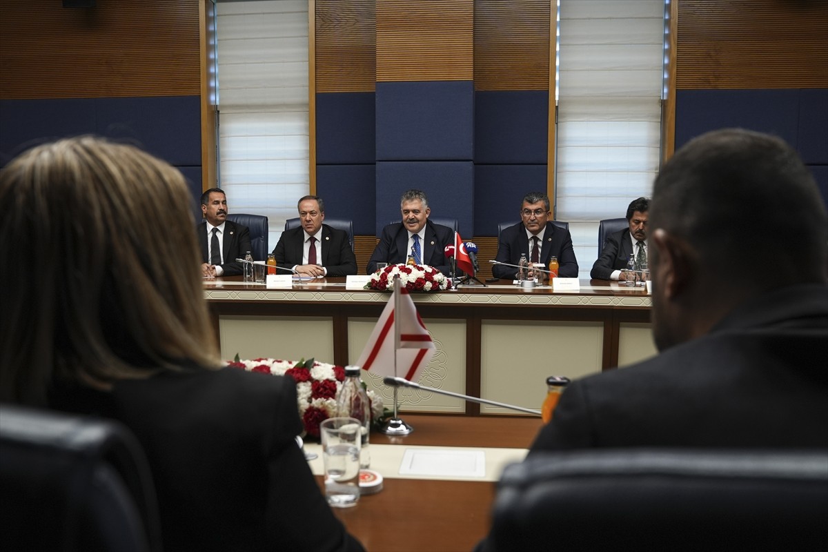 TBMM Güvenlik ve İstihbarat Komisyonu Başkanı Veysal Tipioğlu (ortada), KKTC Cumhuriyet Meclisi...