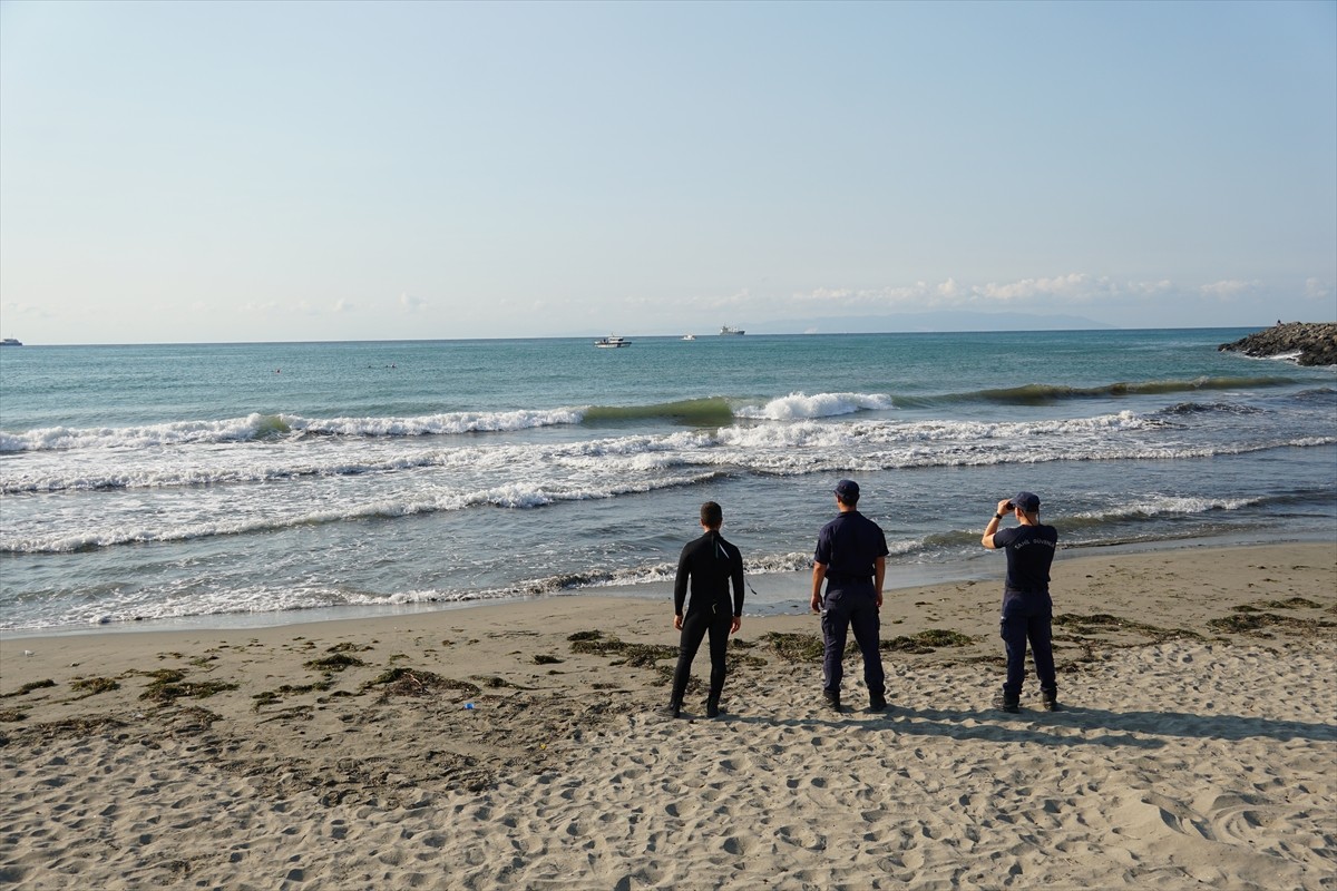 Tekirdağ'da denizde kaybolan çocuğu arama çalışmaları devam ediyor. Arama kurtarma çalışmalarına...