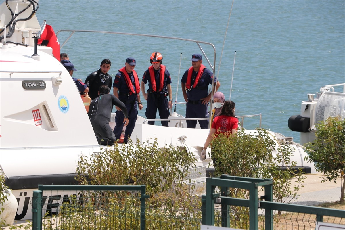Tekirdağ'da denizde kaybolan çocuğun cesedine ulaşıldı. Sahil Güvenlik Komutanlığı ve İl Emniyet...