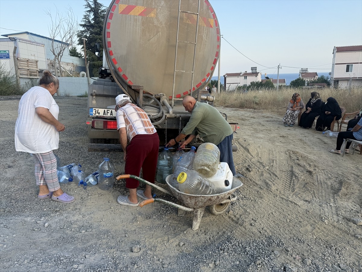 Tekirdağ'ın bazı mahallelerinde yaşanan su kesintileri tepkilere neden oluyor. İl genelinde artan...
