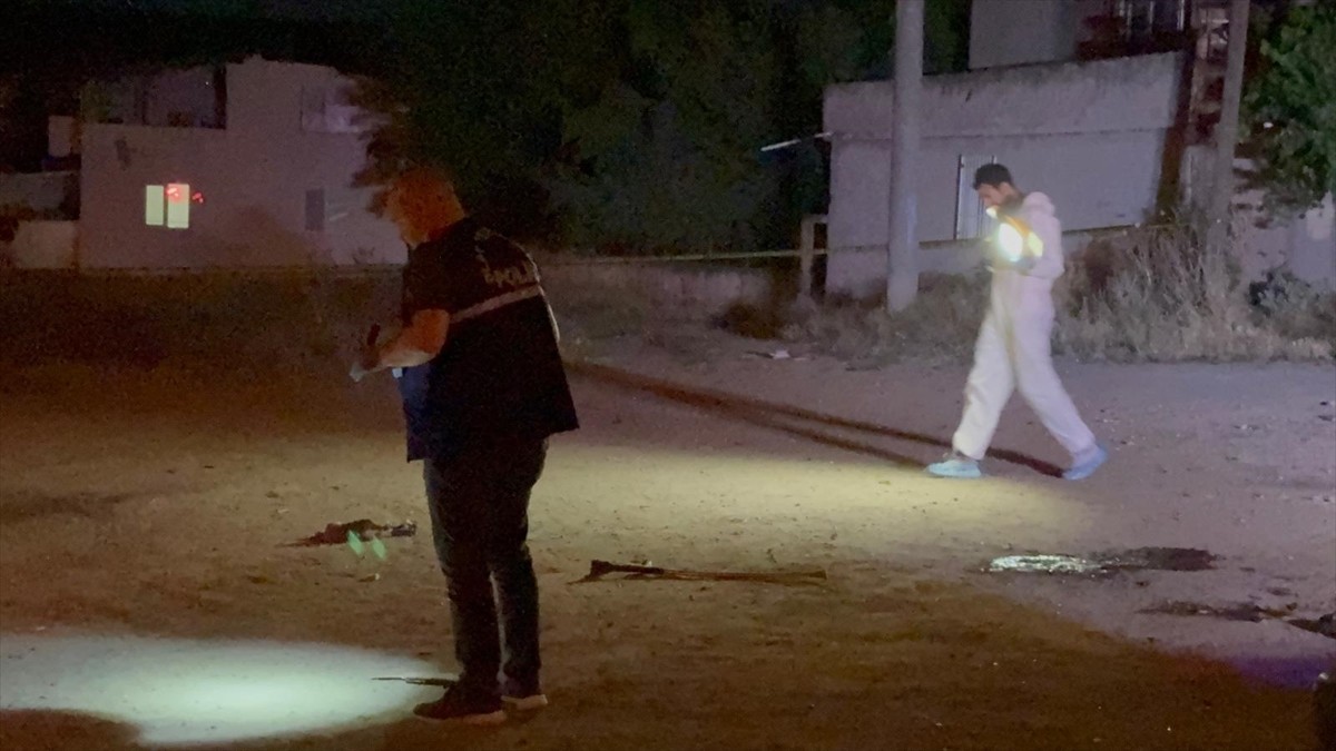 Tekirdağ'n Çorlu ilçesinde bir kişi sokakta uğradığı silahlı saldırı sonucu yaşamını...