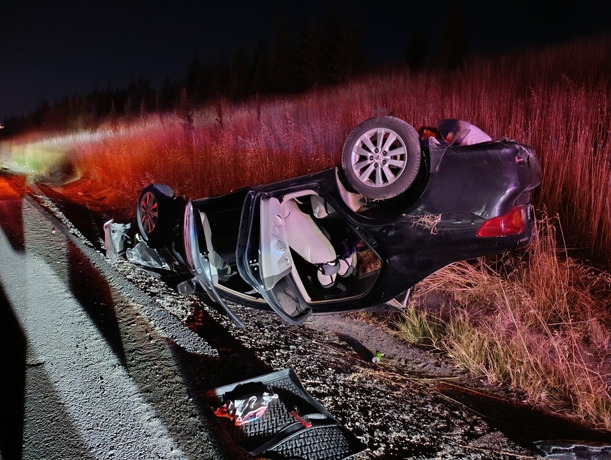 Tekirdağ’ın Çerkezköy ilçesinde devrilen otomobildeki 3 kişi yaralandı. Çevredeki vatandaşların...