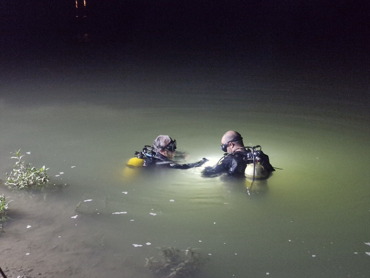  Tokat'ın Erbaa ilçesinde kaybolan iki kuzenden Zafer Ateş'in cesedi Kelkit Çayı'nda bulundu.