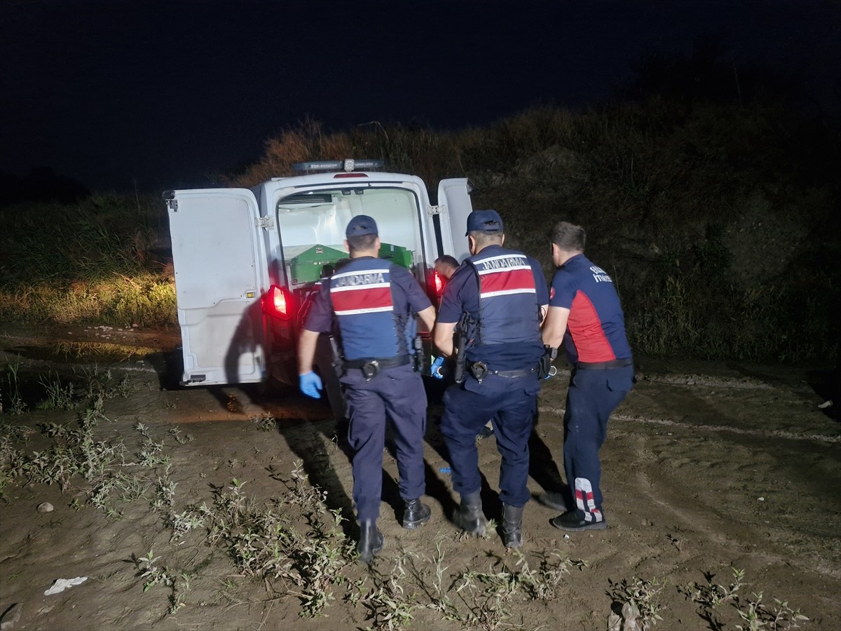  Tokat'ın Erbaa ilçesinde kaybolan iki kuzenden Zafer Ateş'in cesedi Kelkit Çayı'nda bulundu.