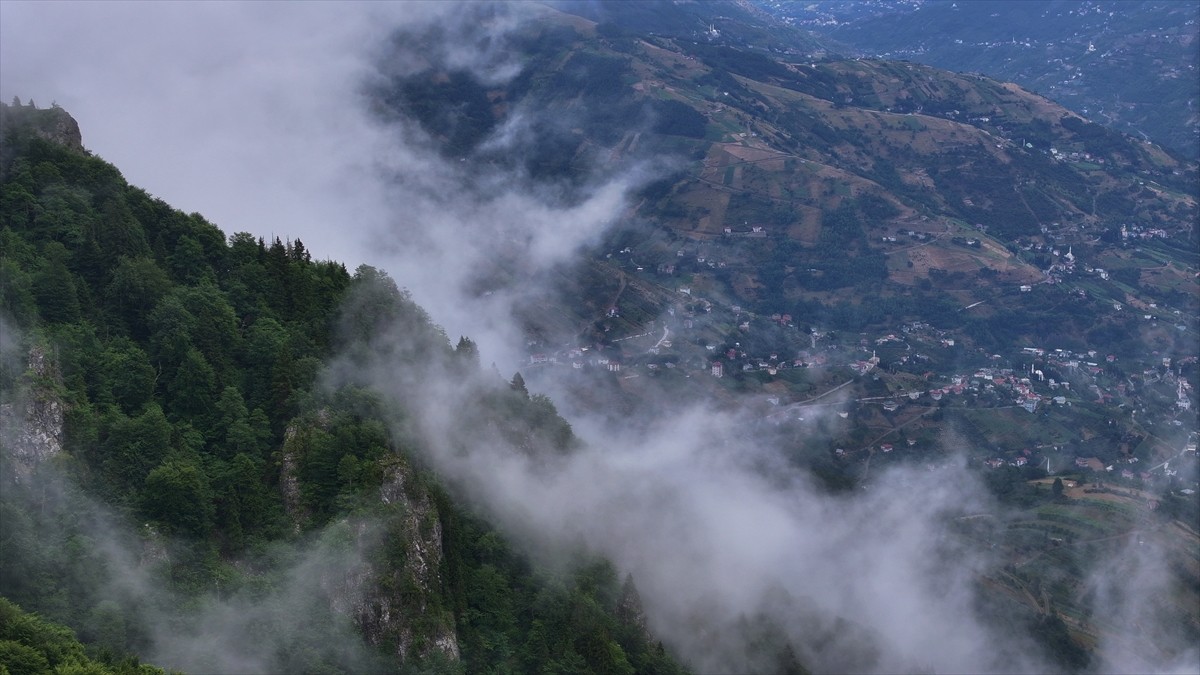 Trabzon kent merkezine en yakın yayla konumundaki Akçaabat ilçesinin 1600 rakımlı Hıdırnebi...
