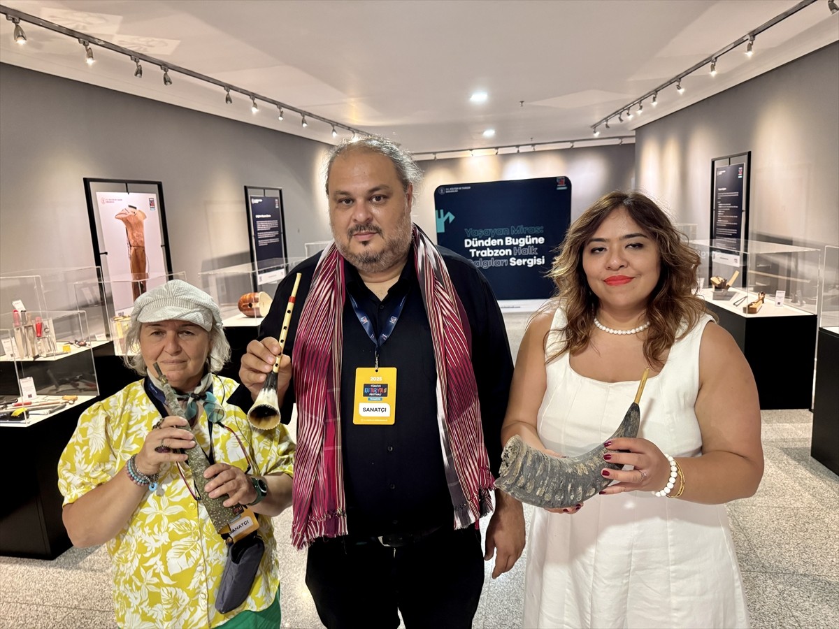 Trabzon Kültür Yolu Festivali'nin 6'ncı gününde "Geleneksel Nefir" ve "Geleneksel Çimon" çalgı...