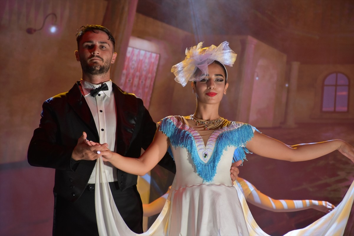 Trabzon Kültür Yolu Festivali kapsamında "Destanların Dansı" adlı etkinlik sanatseverlerin...