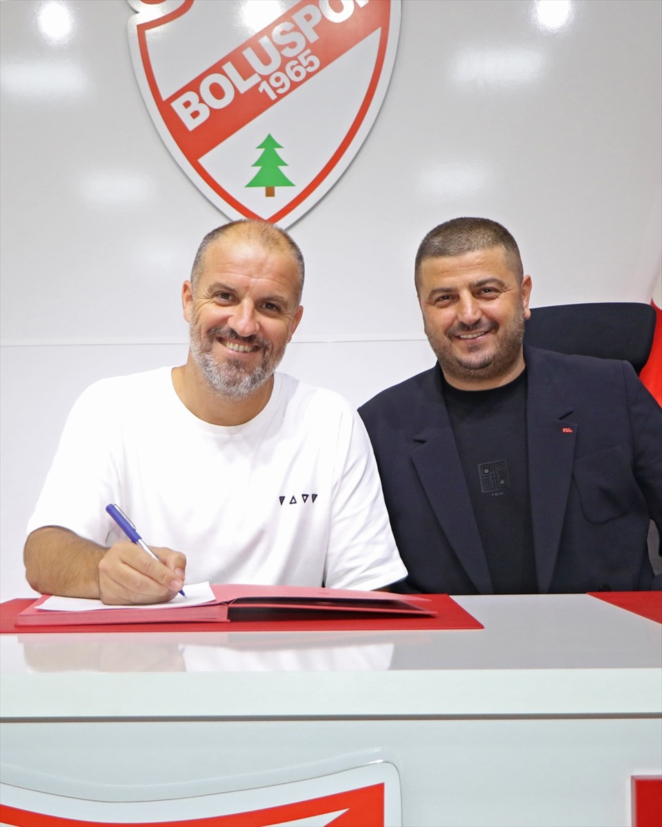 Trendyol 1. Lig ekiplerinden Boluspor, teknik direktörlük görevi için Mustafa Er (solda) ile...