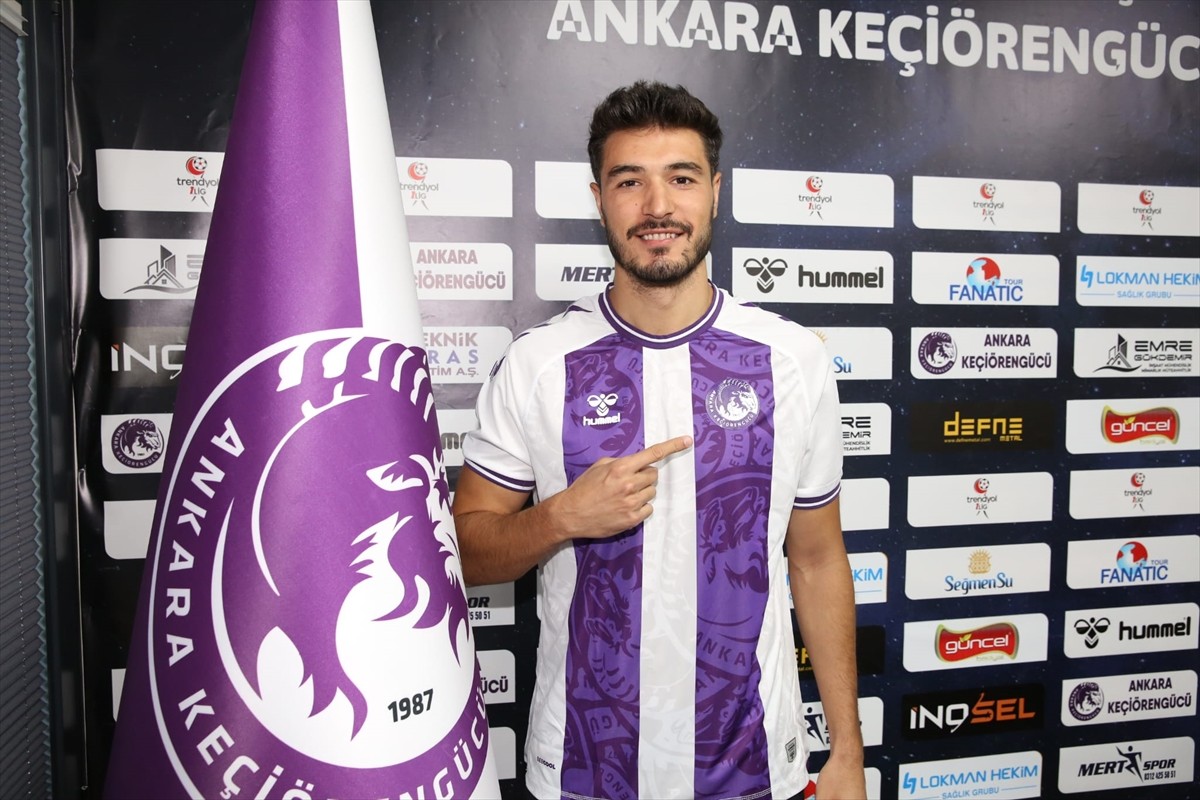 Trendyol 1. Lig ekiplerinden Emre Gökdemir İnşaat Ankara Keçiörengücü, savunma oyuncusu Abdullah...