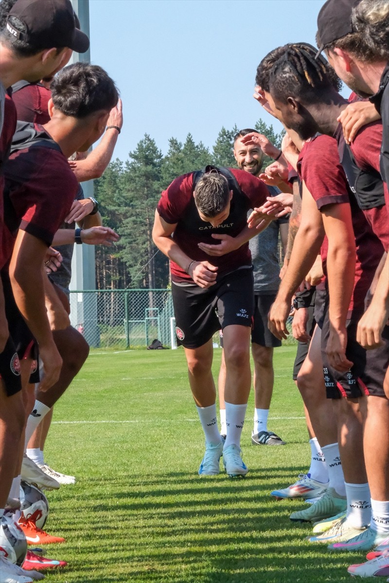 Trendyol Süper Lig'in yeni takımlarından Fatih Karagümrük, eski oyuncusu Fatih Kurucuk'u kadrosuna...