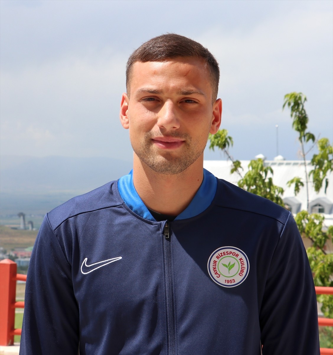 Trendyol Süper Lig ekiplerinden Çaykur Rizesporlu Dal Varesanovic, küçük yaşlarda ailesinin örnek...