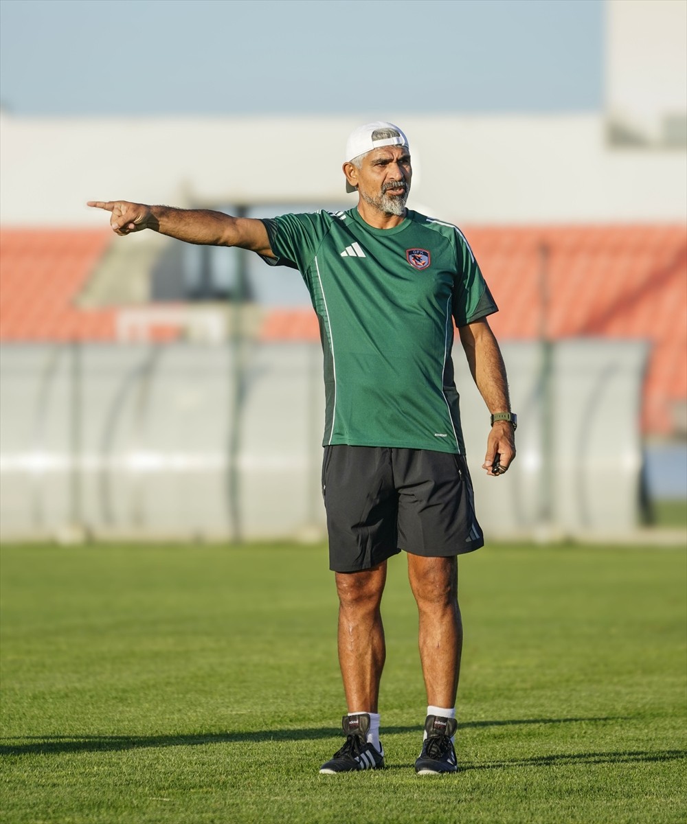 Trendyol Süper Lig ekiplerinden Gaziantep FK, 2025-2026 sezonu hazırlıklarına teknik direktör...
