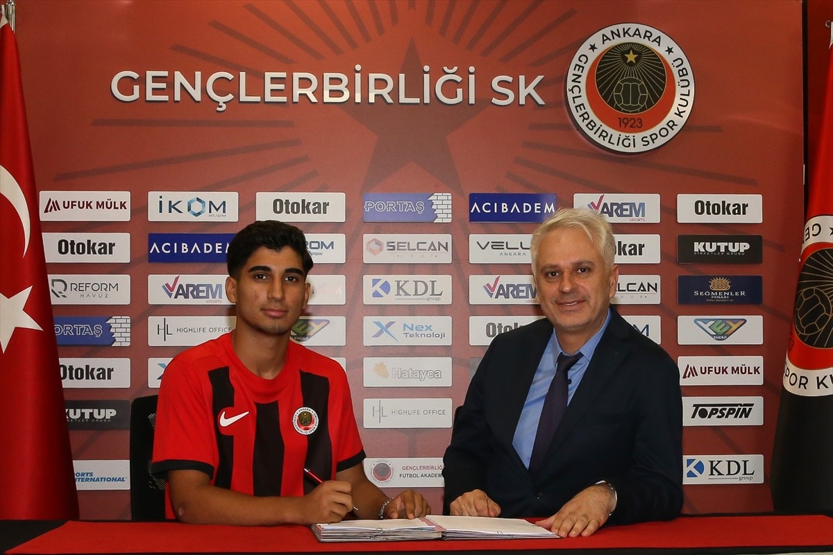 Trendyol Süper Lig ekiplerinden Gençlerbirliği, futbol akademisi oyuncularından Seyfi Toprak...