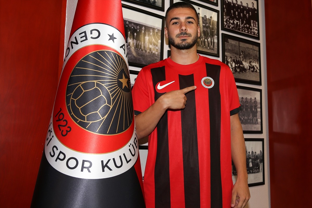 Trendyol Süper Lig ekiplerinden Gençlerbirliği, orta saha oyuncusu Oğulcan Ülgün'ü kadrosuna...