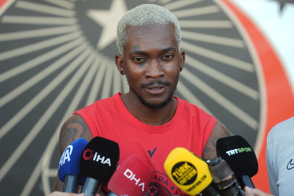 Trendyol Süper Lig takımlarından Gençlerbirliği'nin yeni transferi Henry Onyekuru, Beştepe İlhan...