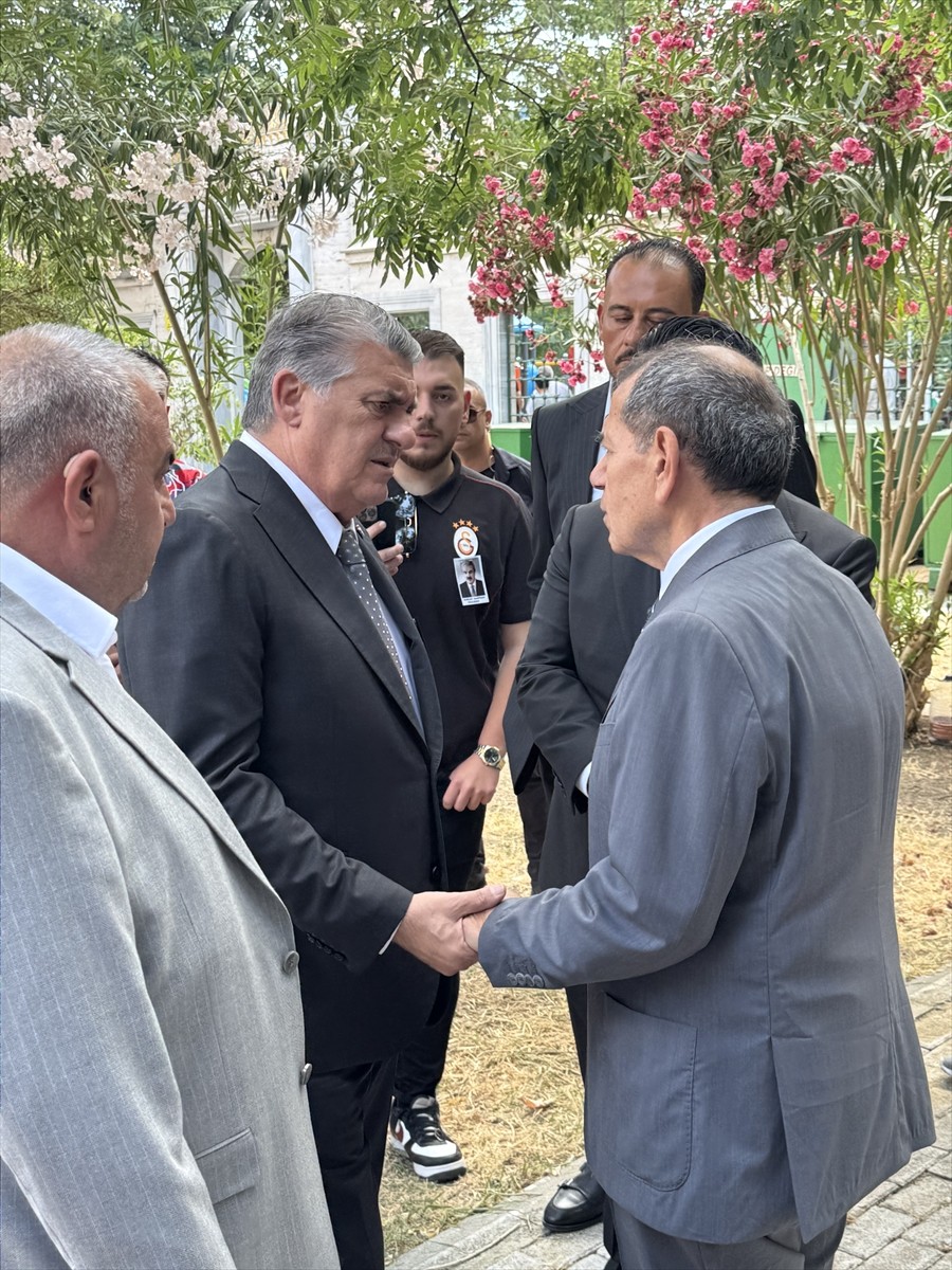 Tunç Holding'in vefat eden kurucusu ve onursal başkanı Tuncay Azaphan son yolculuğuna uğurlandı....