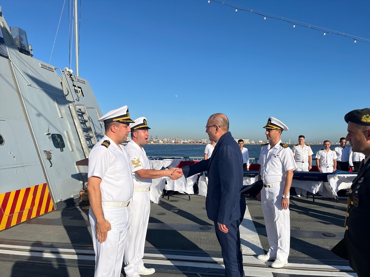 Türk Deniz Kuvvetlerine ait TCG Büyükada Korveti, İskenderiye Limanı’nı ziyaret etti. Türk gemisi...