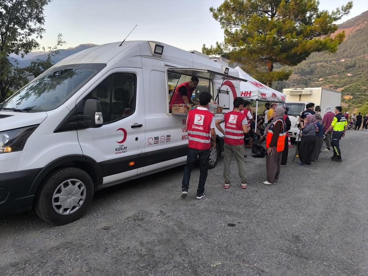 Türk Kızılay, Karabük, Afyonkarahisar, Eskişehir, Uşak, Mersin, Bursa ve Kahramanmaraş'ta devam...
