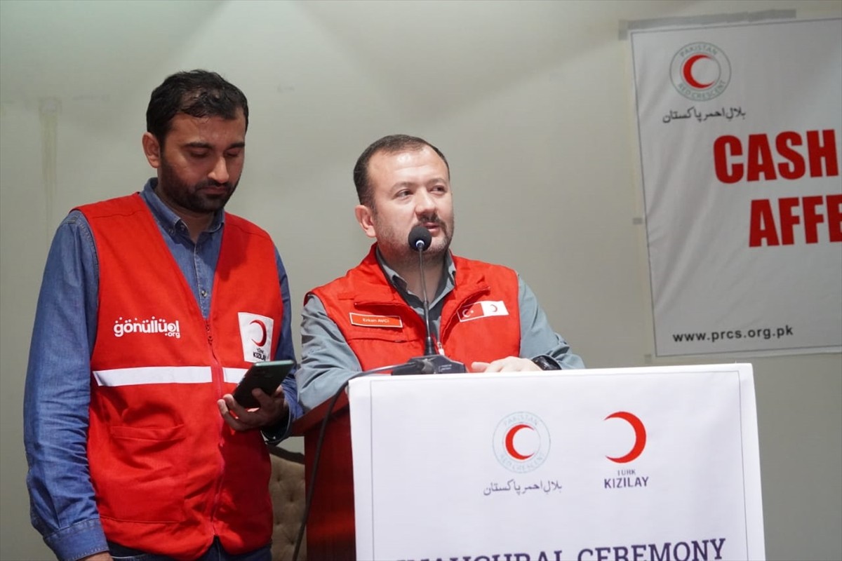 Türk Kızılay, Pakistan’ın kontrolündeki Azad Keşmir bölgesinin Muzafferabad kentinde...