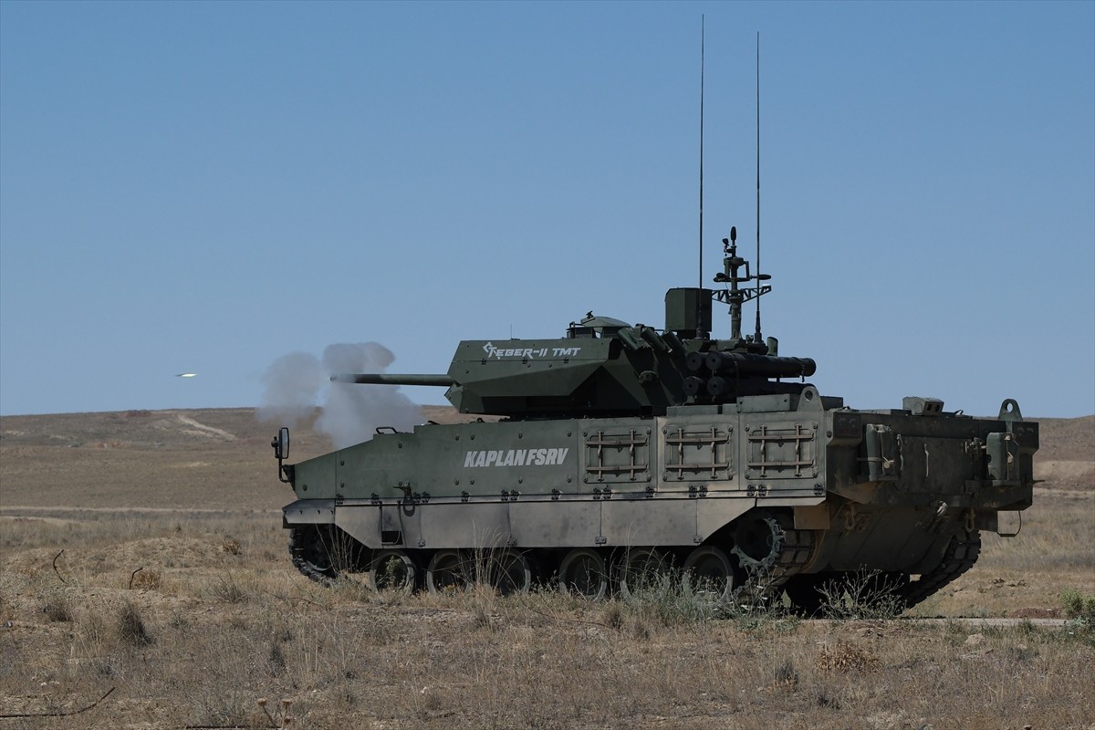 Türk savunma sanayisinin tank sınıfındaki ilk ihracatını gerçekleştiren KAPLAN MT platformu, yeni...