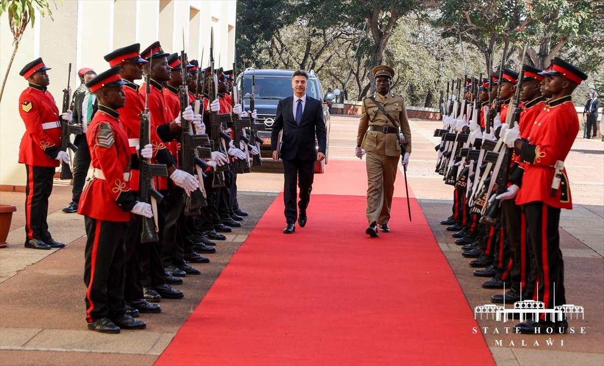 Türkiye'nin Lusaka Büyükelçisi Hüseyin Barbaros Dicle, Malavi Cumhurbaşkanı Lazarus Chakwera’ya...