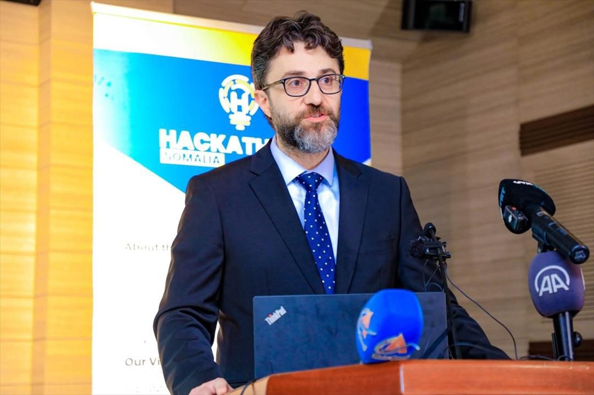 Türkiye'nin Mogadişu Büyükelçiliği, Somali'de gençlerin, ülkenin temel sorunlarına yönelik çözüm...