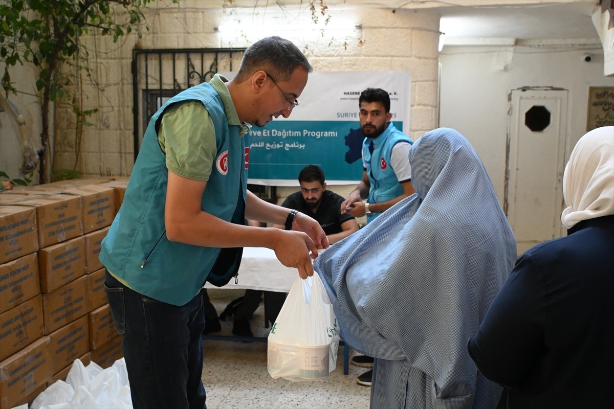 Türkiye Diyanet Vakfı (TDV), Suriye'nin Süveyda ilinde yaşanan çatışmalar nedeniyle evlerini terk...