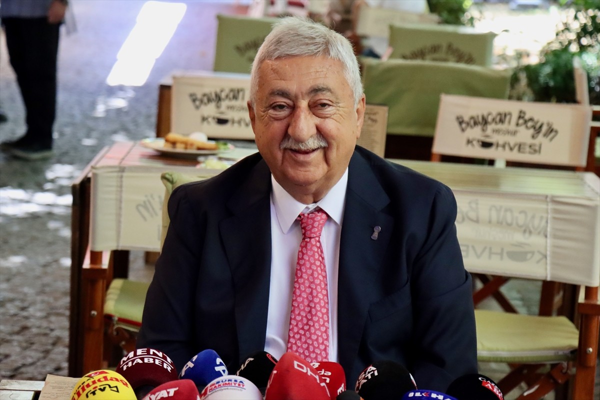 Türkiye Esnaf ve Sanatkarları Konfederasyonu (TESK) Genel Başkanı Bendevi Palandöken, Bursa'da...