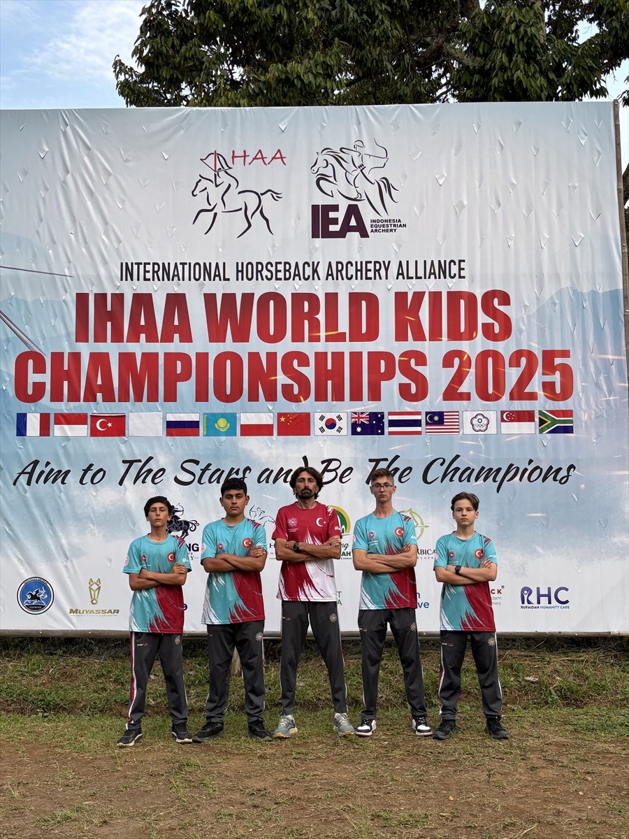 Türkiye Geleneksel Atlı Okçuluk Yıldız Milli Takımı, Endonezya'da düzenlenen Dünya Atlı Okçuluk...
