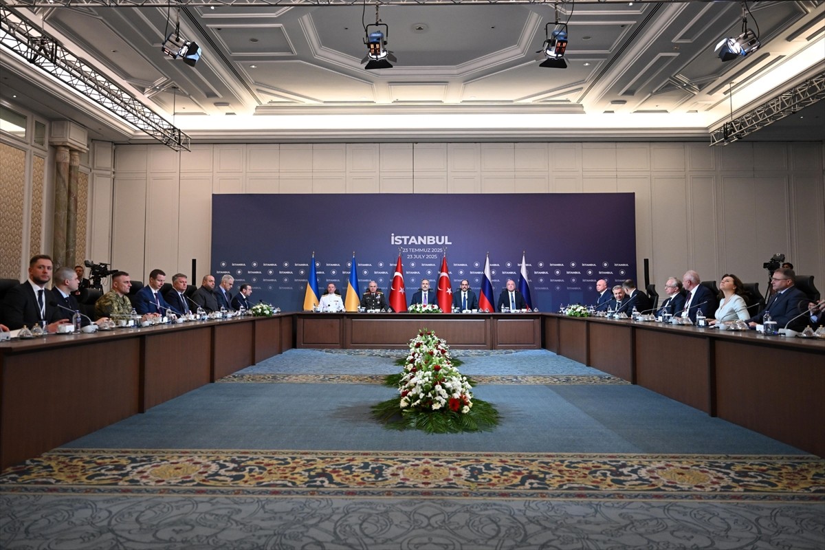 Türkiye-Rusya-Ukrayna Üçlü Toplantısı, Türkiye'nin ev sahipliğinde İstanbul'da başladı. Dışişleri...