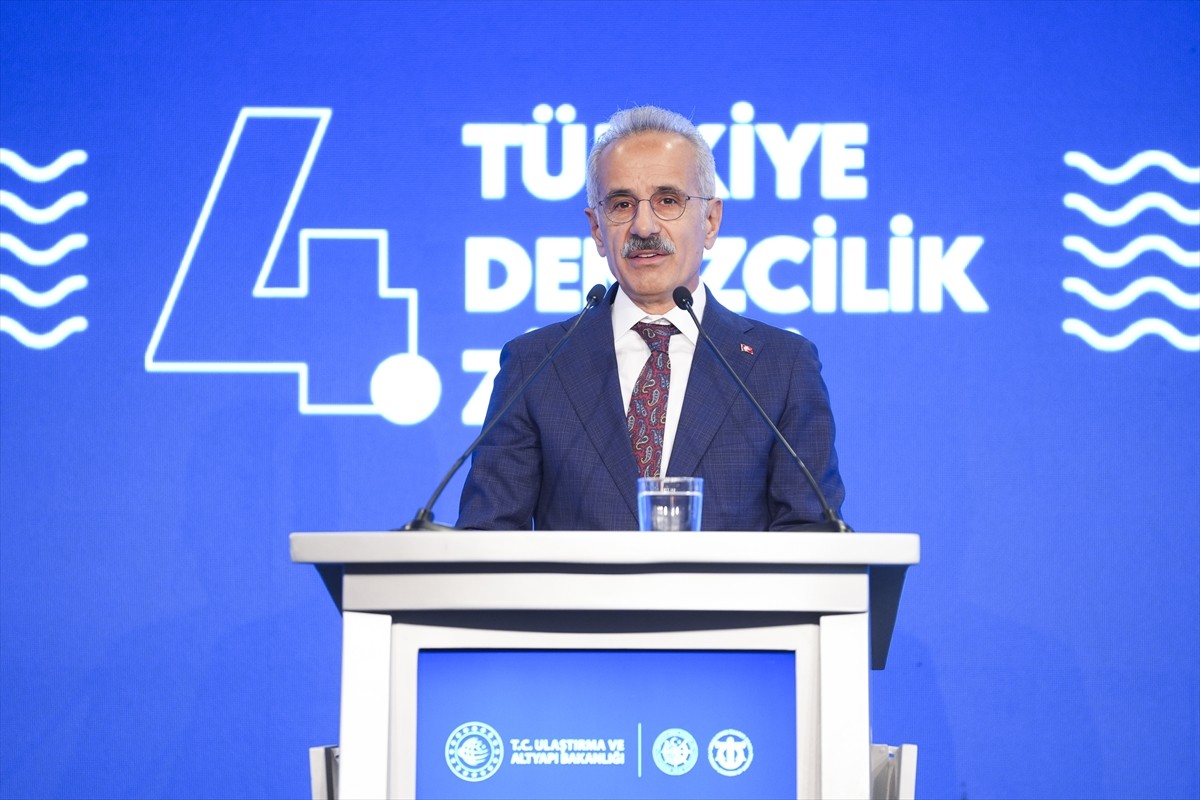 Ulaştırma ve Altyapı Bakanı Abdulkadir Uraloğlu, İstanbul Lütfi Kırdar Uluslararası Kongre ve...