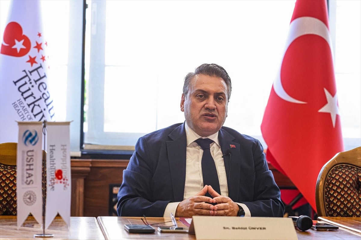 Uluslararası Sağlık Hizmetleri AŞ (USHAŞ) Genel Müdürü Behlül Ünver, sağlık muhabirleriyle bir...