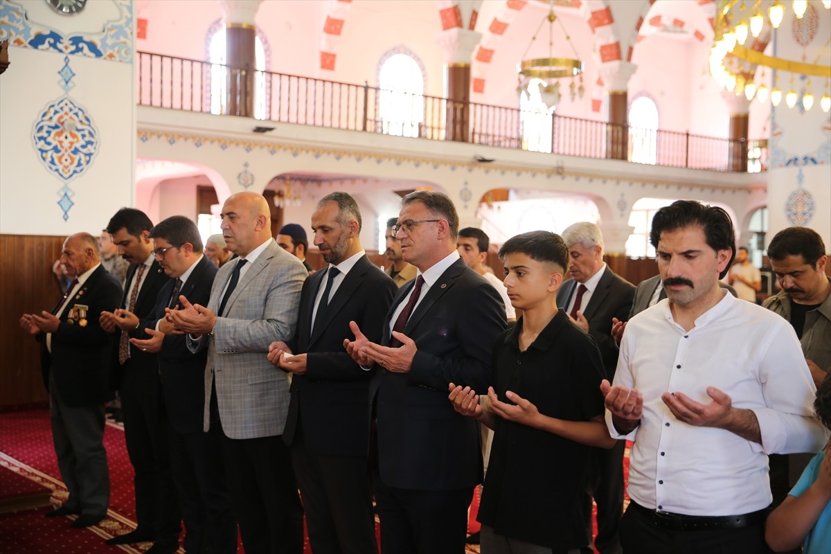 Van'ın İpekyolu ilçesinde 15 Temmuz Demokrasi ve Milli Birlik Günü dolayısıyla mevlit programı...