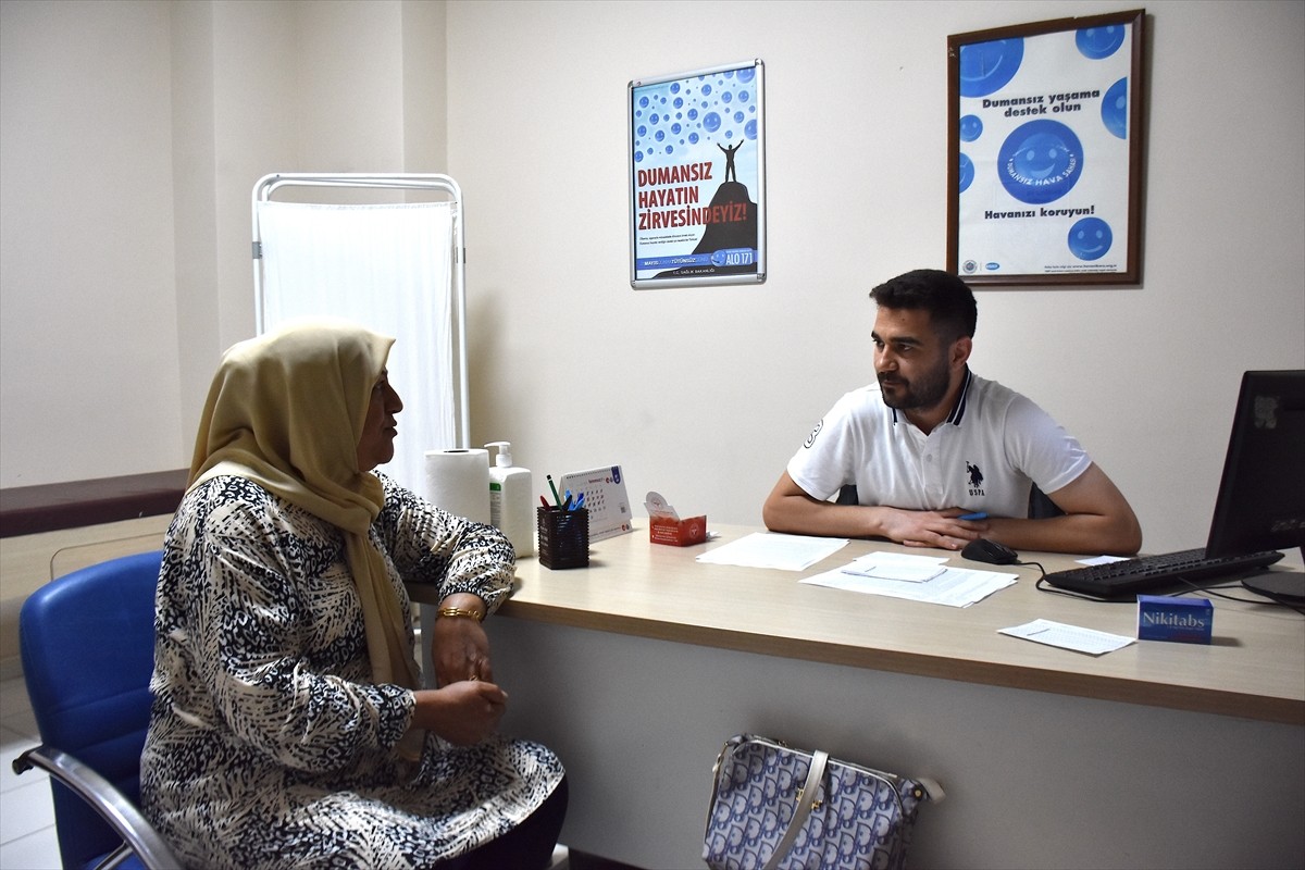 Van İl Sağlık Müdürlüğü bünyesindeki sigara bırakma polikliniğinde 3 ayda 258 kişinin sigarayı...