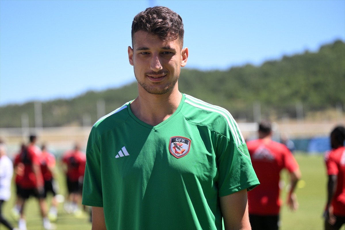 Yeni sezon hazırlıklarının ikinci etap kamp çalışmasını Kayseri Yüksek İrtifa Kamp Merkezi'nde...