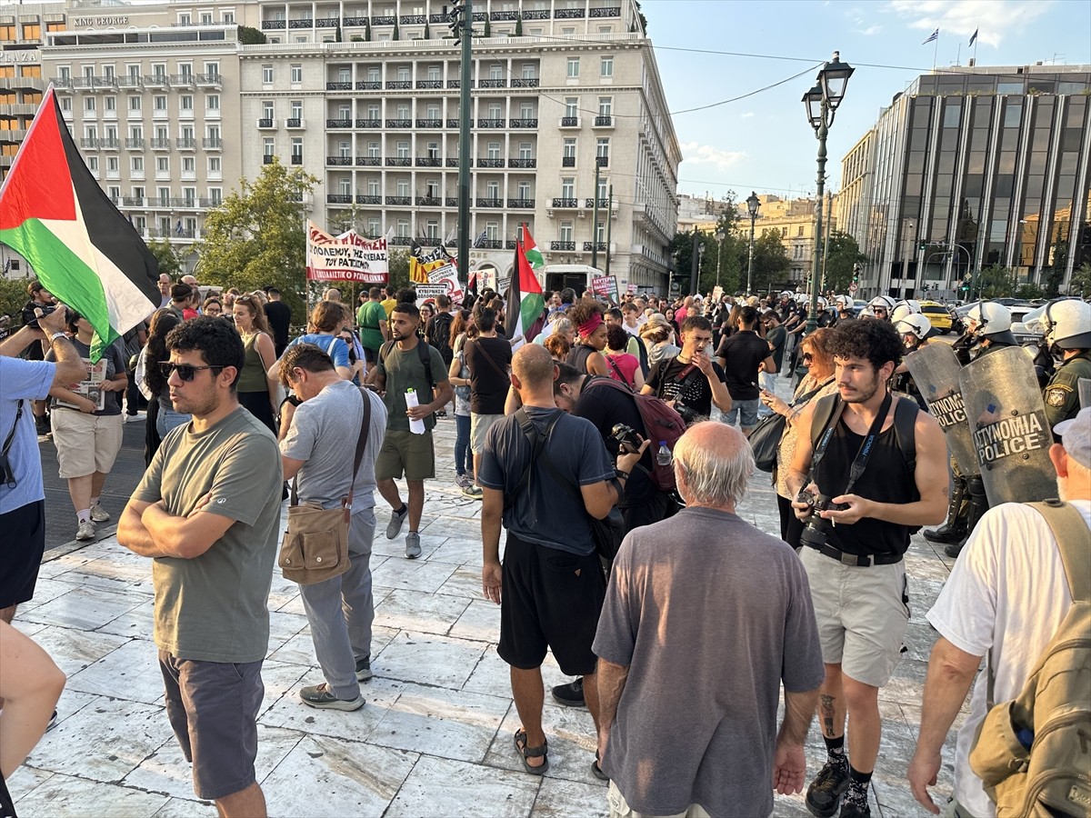 Yunanistan'ın başkenti Atina'daki Sintagma Meydanı'nda, İsrail'in Filistin'e yönelik saldırıları...