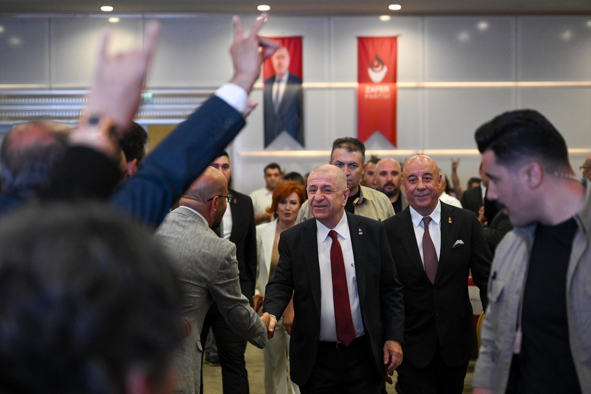 Zafer Partisi Genel Başkanı Ümit Özdağ, bir otelde basın toplantısı düzenledi. Özdağ, burada...