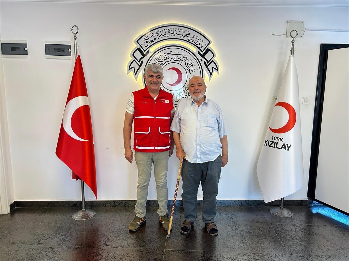 Zonguldak'ın Alaplı ilçesinde yaşayan 82 yaşındaki Fahrettin Aslan, dairesini Türk Kızılay...