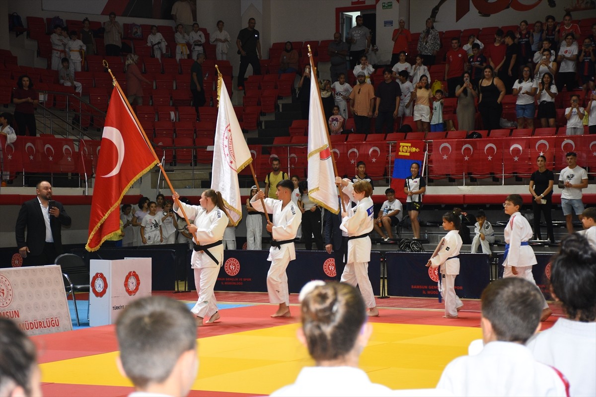 21. Uluslararası Karadeniz Judo Şampiyonası, Samsun'da başladı. Mustafa Dağıstanlı Spor Salonu'nda...