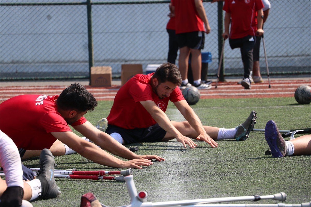 23 Yaş Altı Ampute Milli Futbol Takımı'nın oyuncuları, A Milli Takım'a seçilip başarılar kazanmak...