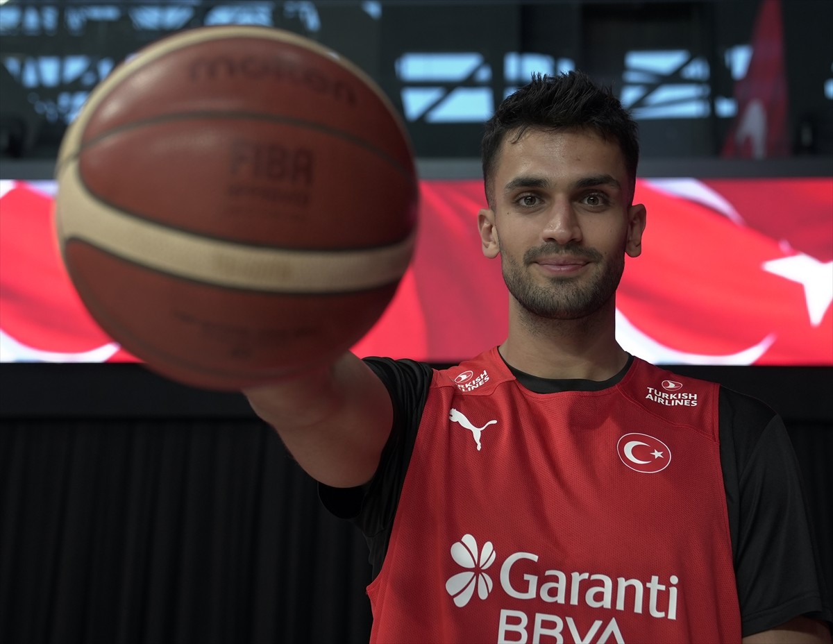 A Milli Basketbol Takımı oyuncularından Ömer Faruk Yurtseven, AA muhabirine açıklamalarda...