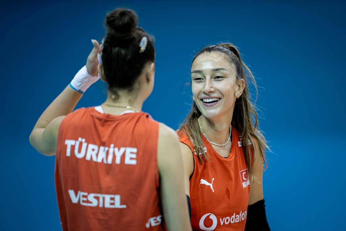 A Milli Kadın Voleybol Takımı, Tayland'da düzenlenen Dünya Şampiyonası'nın ikinci maçında yarın...