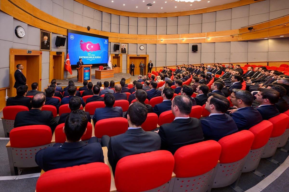 Adalet Bakanı Yılmaz Tunç, 110. Dönem Kaymakamlık Kursu'nda kaymakam adaylarıyla bir araya gelerek...