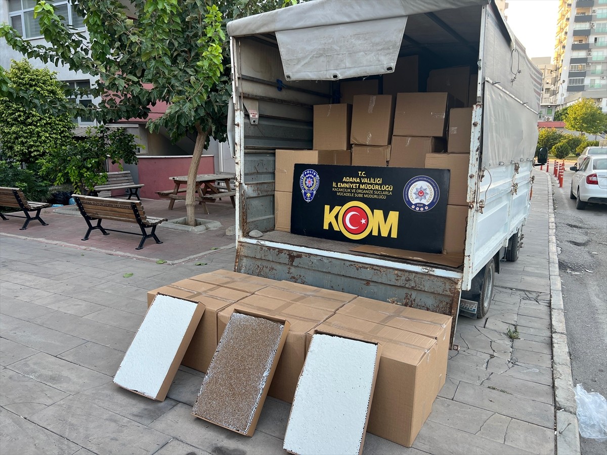 Adana'da 1 milyon 650 bin makaron (filtreli sigara kağıdı) ele geçirilen kamyonetin sürücüsü...