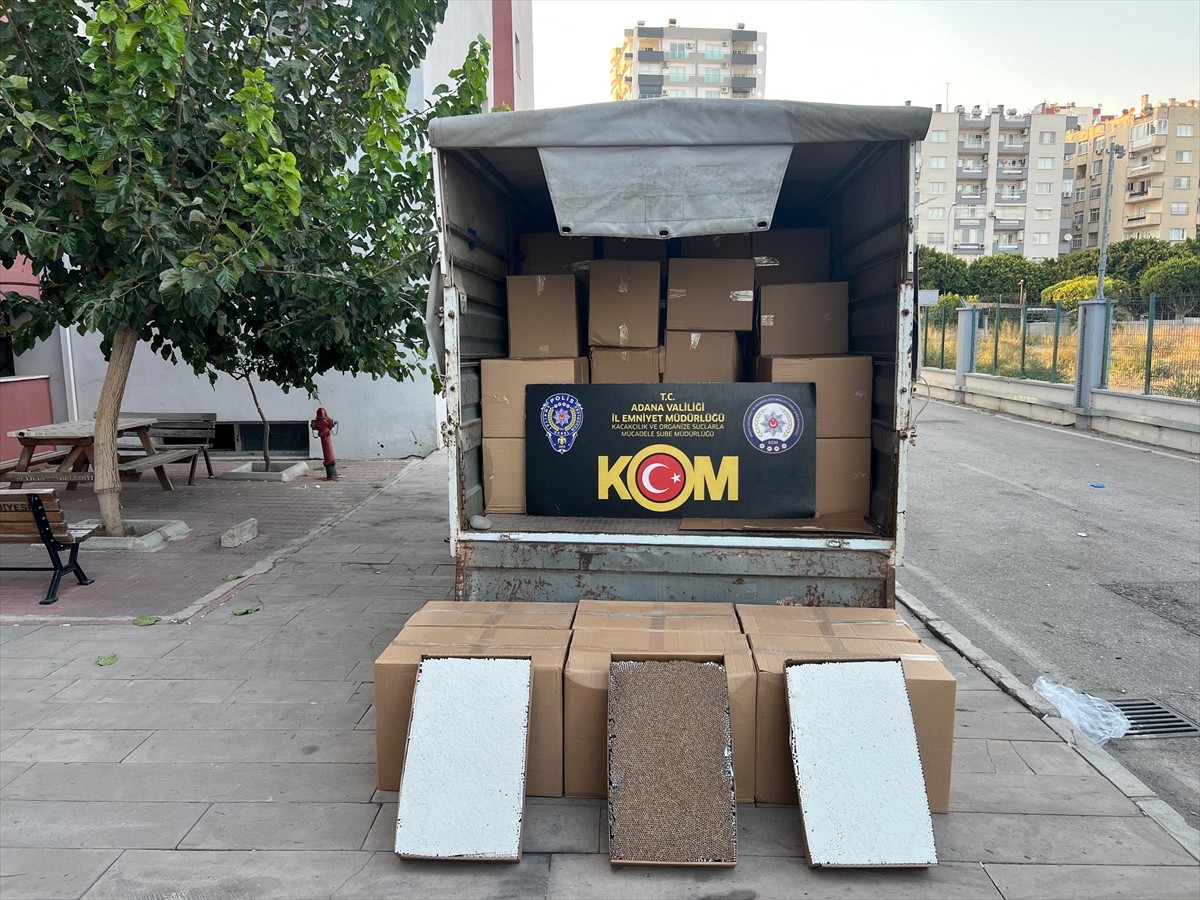 Adana'da 1 milyon 650 bin makaron (filtreli sigara kağıdı) ele geçirilen kamyonetin sürücüsü...