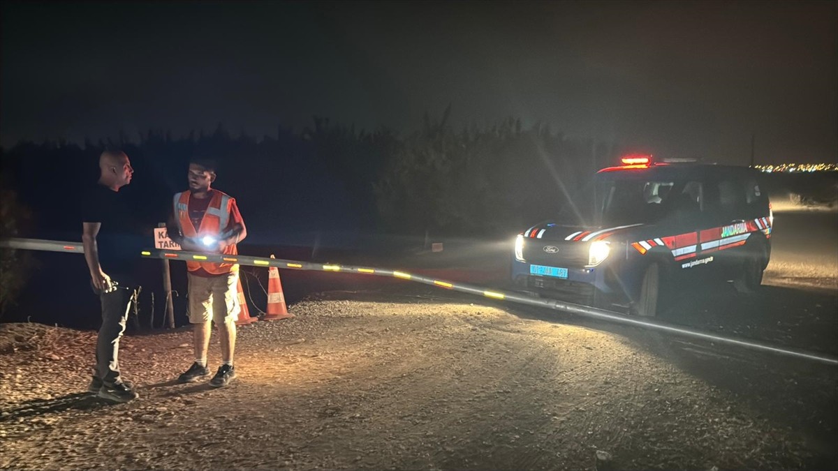 Adana'da bir eğitim uçağının düşmesi sonucu pilot ve bir yolcu yaralandı. Jandarma ekipleri...