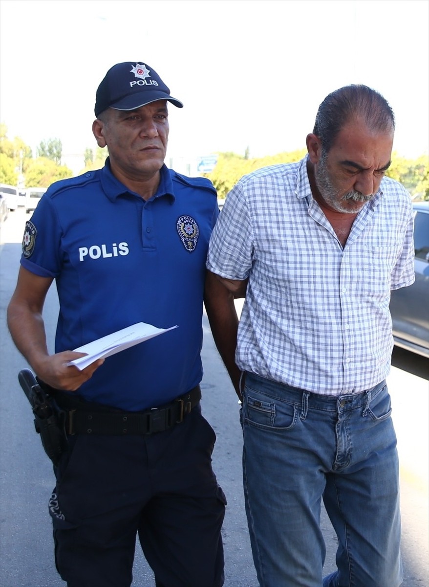 Adana'da motosiklet sürücüsünün hayatını kaybettiği kazaya yol açtığı iddia edilen taksici...