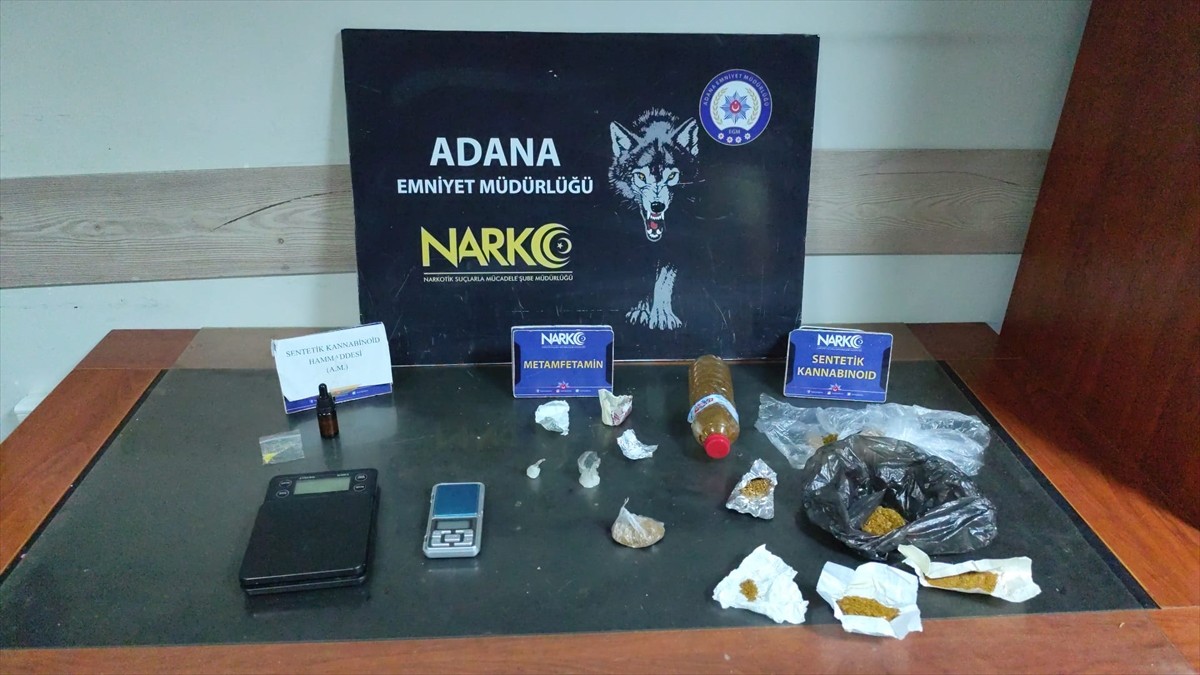 Adana'da uyuşturucu ticareti yaptıkları iddiasıyla gözaltına alınan 9 şüpheliden 8'i tutuklandı....