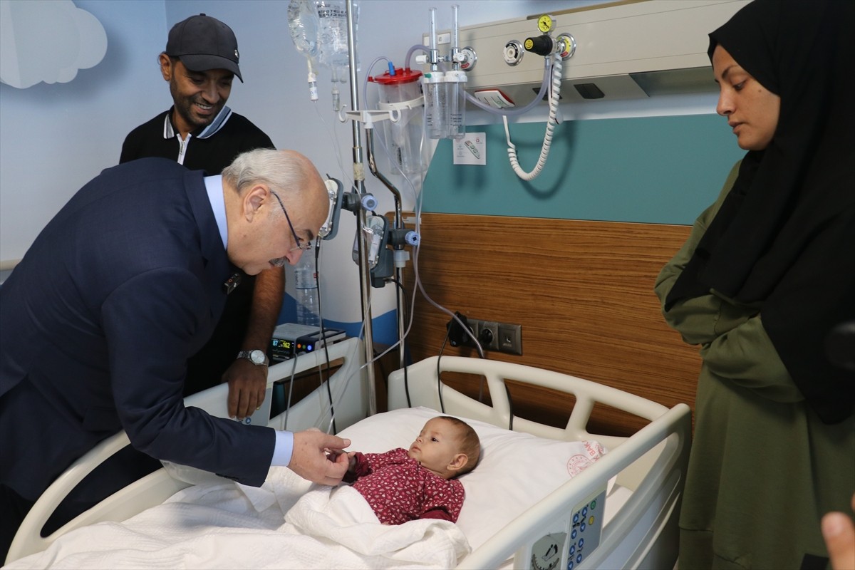 Adana Valisi Yavuz Selim Köşger, Adana Şehir Eğitim ve Araştırma Hastanesi'nde tedavi altına...