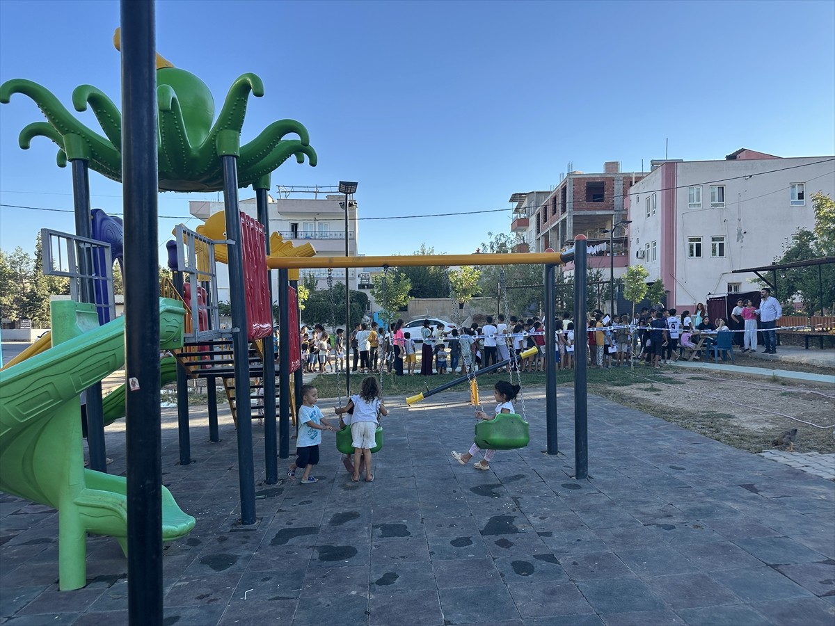 Adıyaman'ın Kahta ilçesinde yapılan parkın adını, çocuklar kurulan sandıkta kullandıkları oylarla...